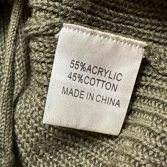 Seek the label sweater with bell sleeves, dark green in size small - Picture 8 of 9